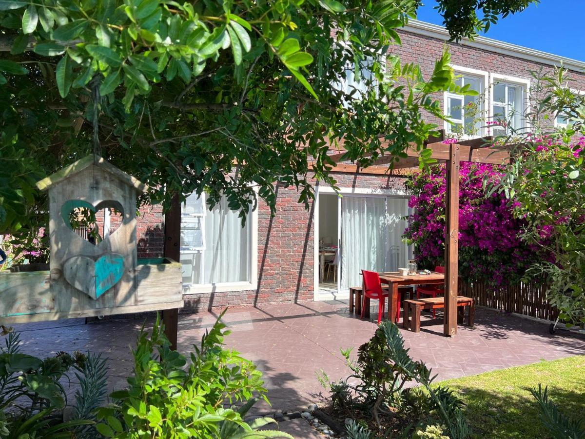 Sunset Beach Living Guesthouse Fokváros Kültér fotó